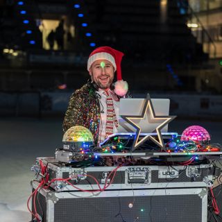 Speciální vánoční program je připraven 🎄. Dnes můžete navštívit vánoční fotokoutek 📸 ve druhém patře ve věži nad fanshopem...